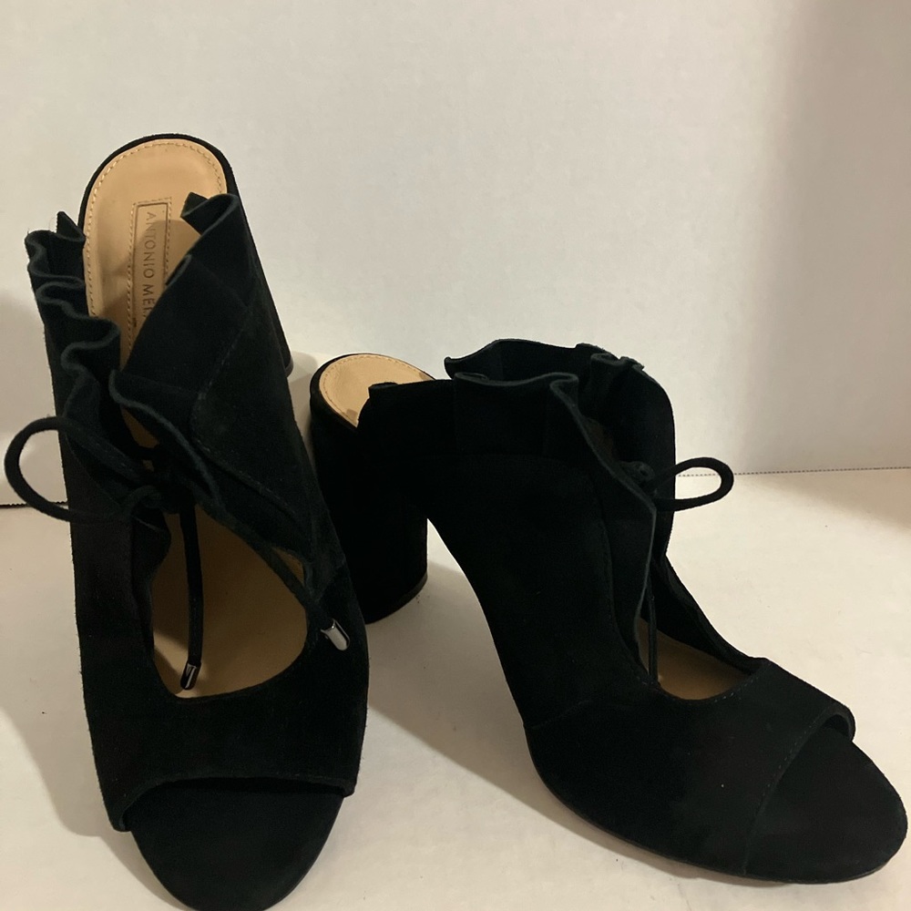 Antonio Melani 9 M Black Suede Ruffles with Ties in Center.